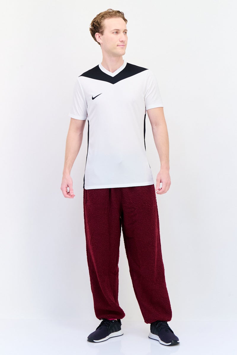 Nike Men Standard Fit Textured Outdoors Pants, Maroon - Image 4